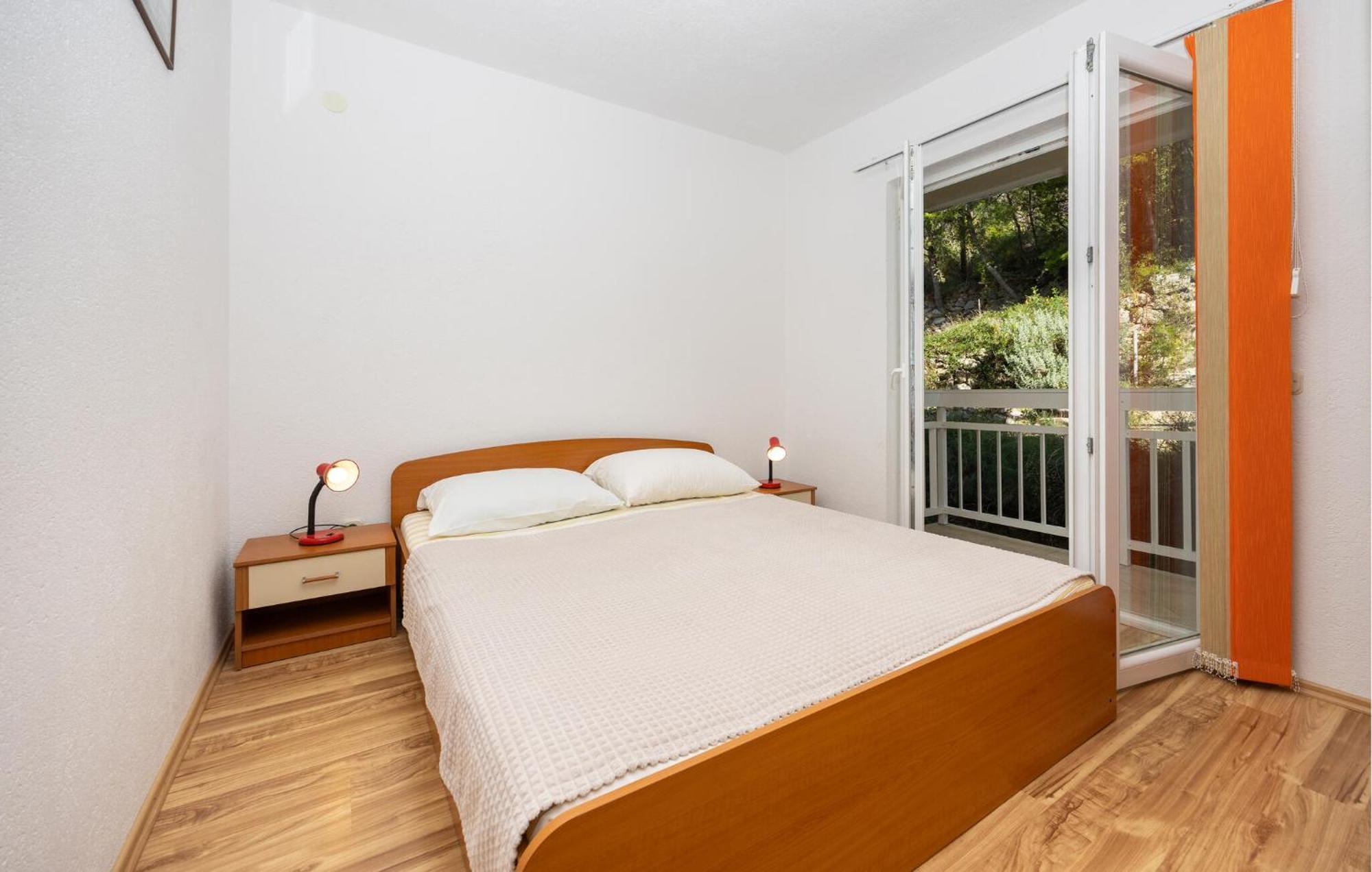 1 Bedroom Awesome Apartment In לוקבה מראה חיצוני תמונה