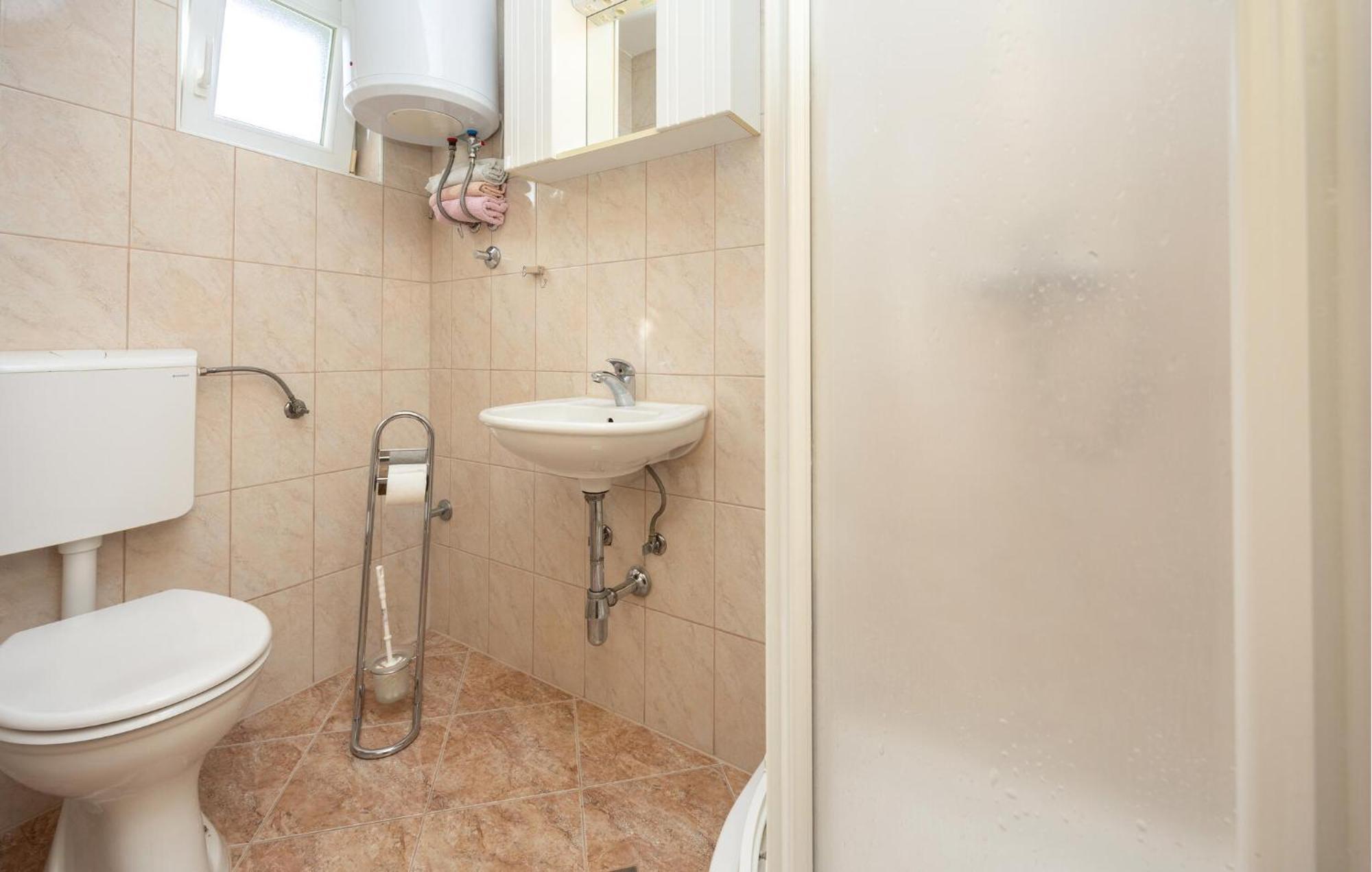 1 Bedroom Awesome Apartment In לוקבה מראה חיצוני תמונה