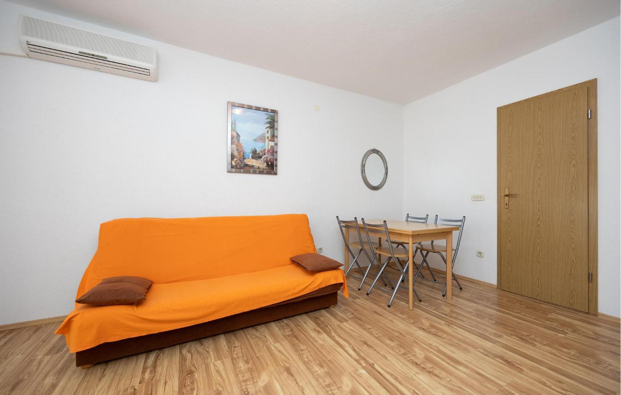 1 Bedroom Awesome Apartment In לוקבה מראה חיצוני תמונה