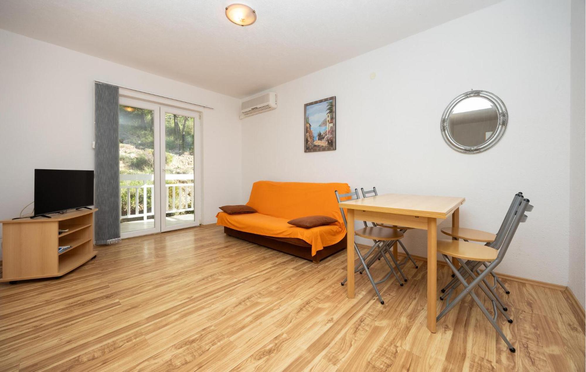 1 Bedroom Awesome Apartment In לוקבה מראה חיצוני תמונה
