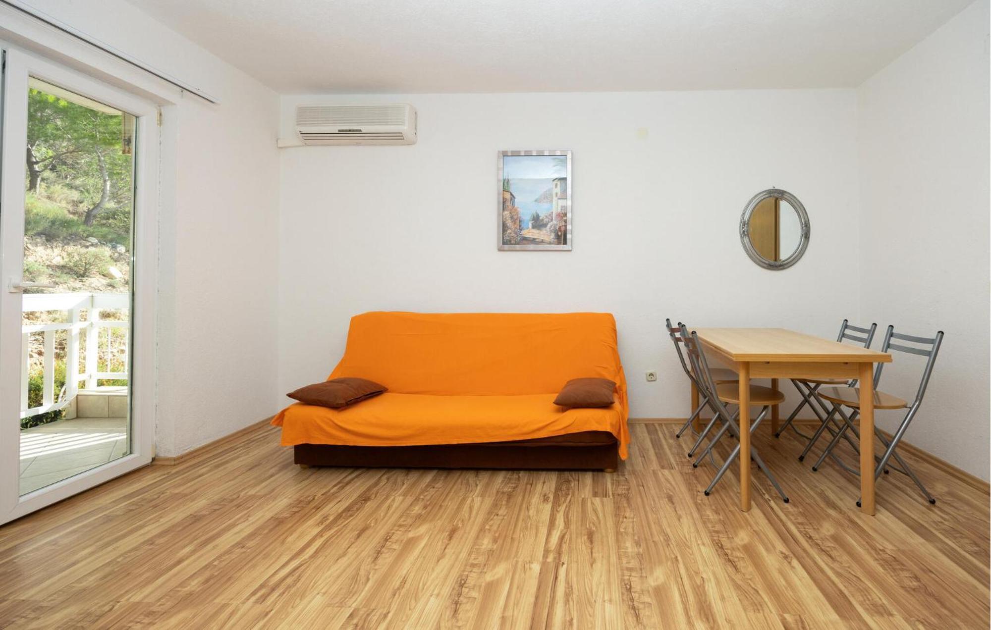 1 Bedroom Awesome Apartment In לוקבה מראה חיצוני תמונה